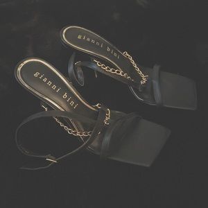 ✨Gianni Bini Gold Link Black Heels ✨